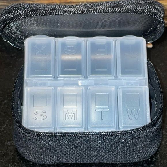 Rae Dunn VITAMINS Travel Pill Case with Removable insert M-S & 1 extra - Picture 5 of 6
